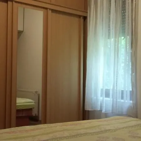 Szandra Apartman *
